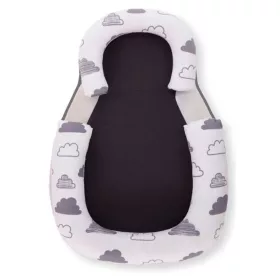   Kikkaboo babapozicionáló memóriahabos hypoallergén legurulás gátlós #60x40x8cm #Felhős